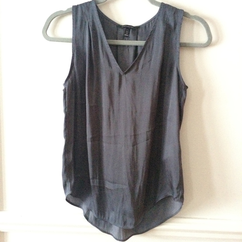 🤑$10 or 3/$25 BR Satin top EUC